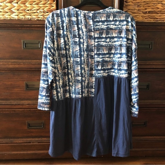 Simple Art to wear, blue tie dye stretch tunic top in size 1x - Picture 2 of 7